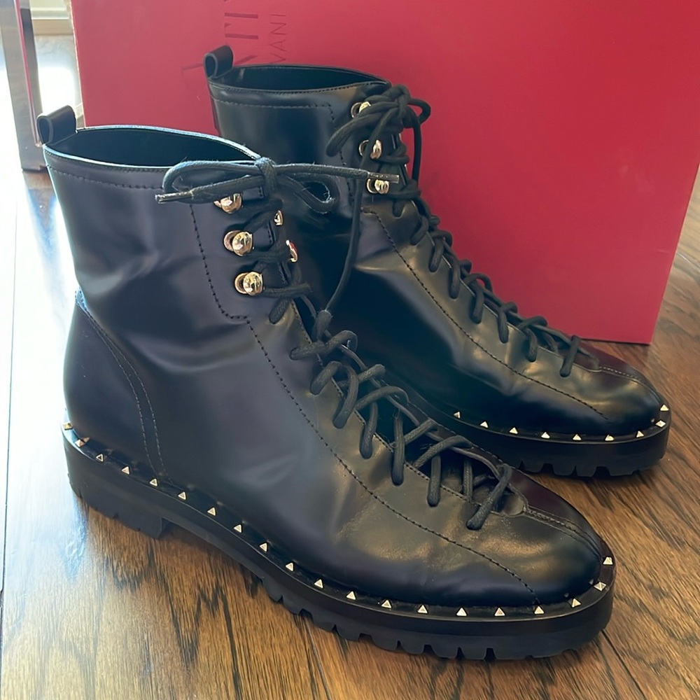 Valentino Black Leather Rockstud Lace-Up Combat Boots 38.5 pre-owned
